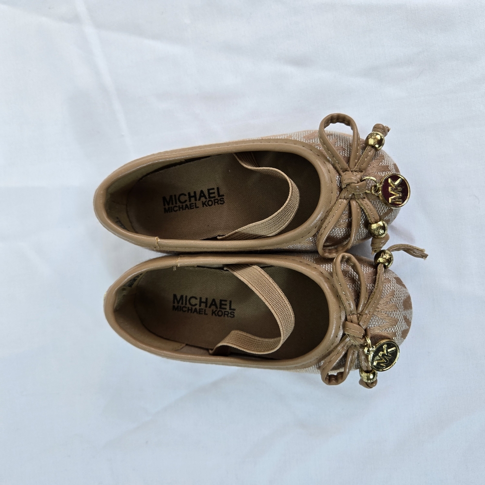 Michael Kors Toddler Girl Tan Fatima Signature‎ Print Logo Charms Ballet Flats 5 - Picture 2 of 9